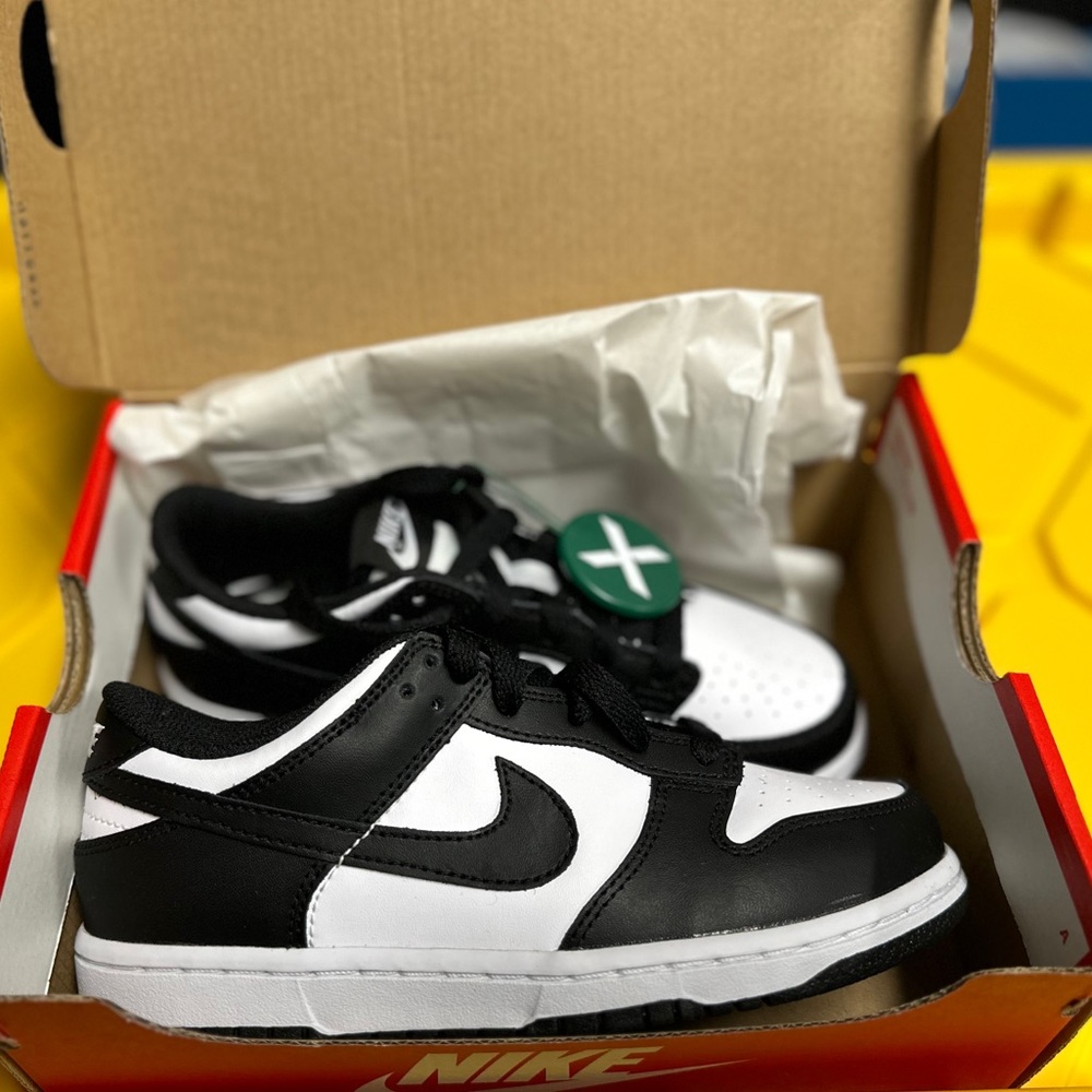 Kids Nike Panda low top Dunks